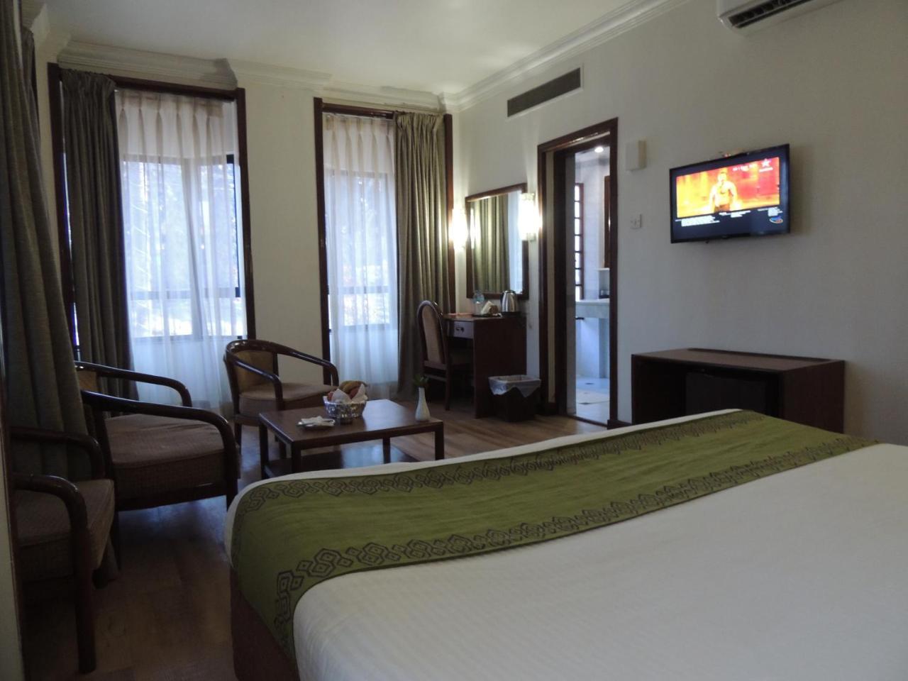 Hotel Nirvana Siddharthanagar ภายนอก รูปภาพ