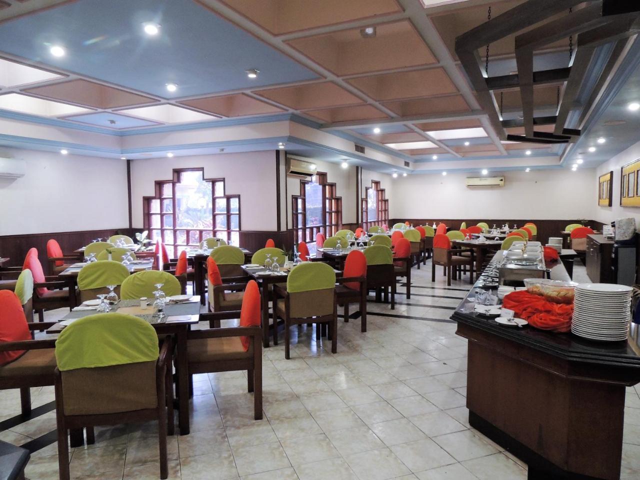 Hotel Nirvana Siddharthanagar ภายนอก รูปภาพ