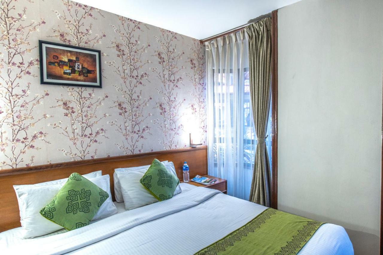 Hotel Nirvana Siddharthanagar ภายนอก รูปภาพ